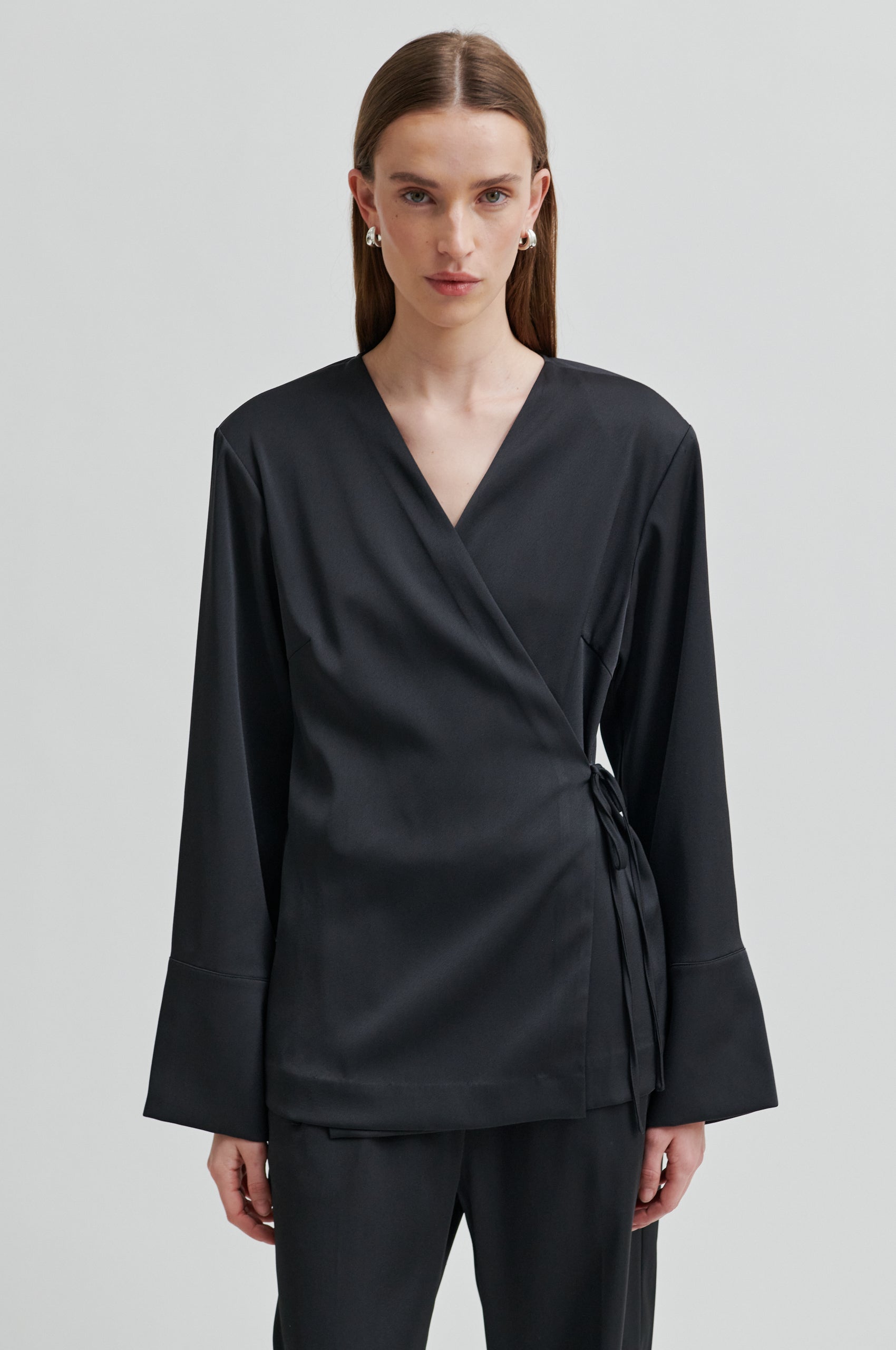 Glari Wrap bluse - Black Sand